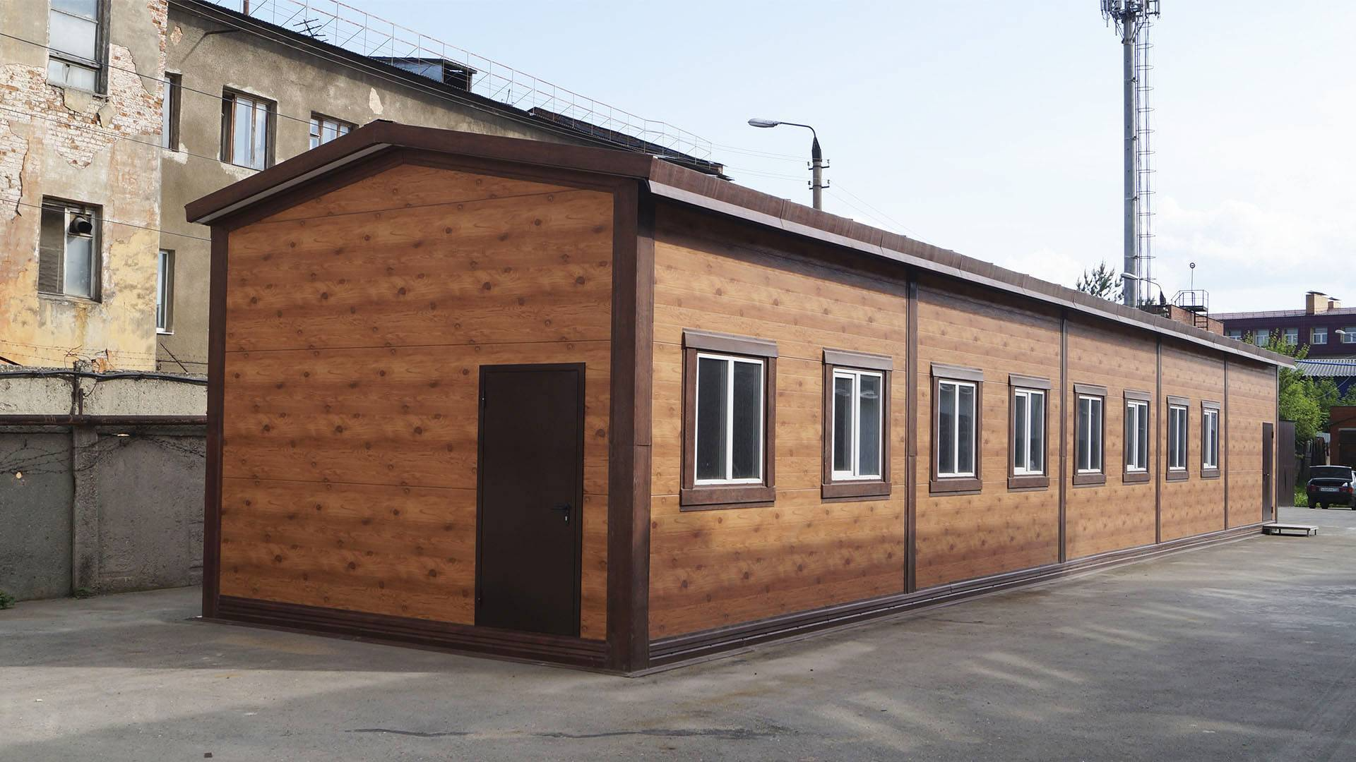118. Prefabricated gingerbread shop and mini warehouse 5х25х3 in the city of Tula, Russia