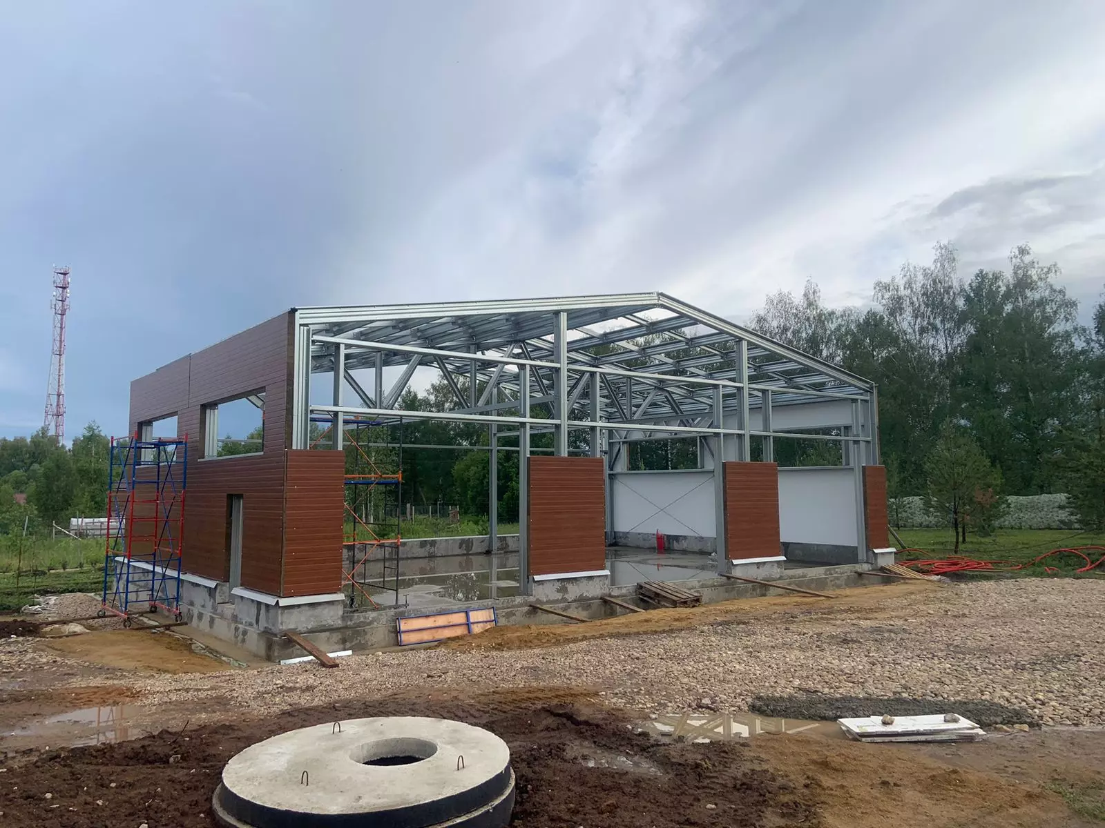 The PK VESTA plant announces an order for a pre-engineered steel garage 18W x 12L x 4H out of LSF for storing cars in Tula, Russia.