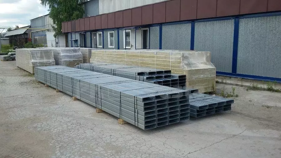 PK Vesta announces the final shipment of a pre-engineered steel warehouse 26W х 54L х 7.2H to Velikiy Novgorod, Russia