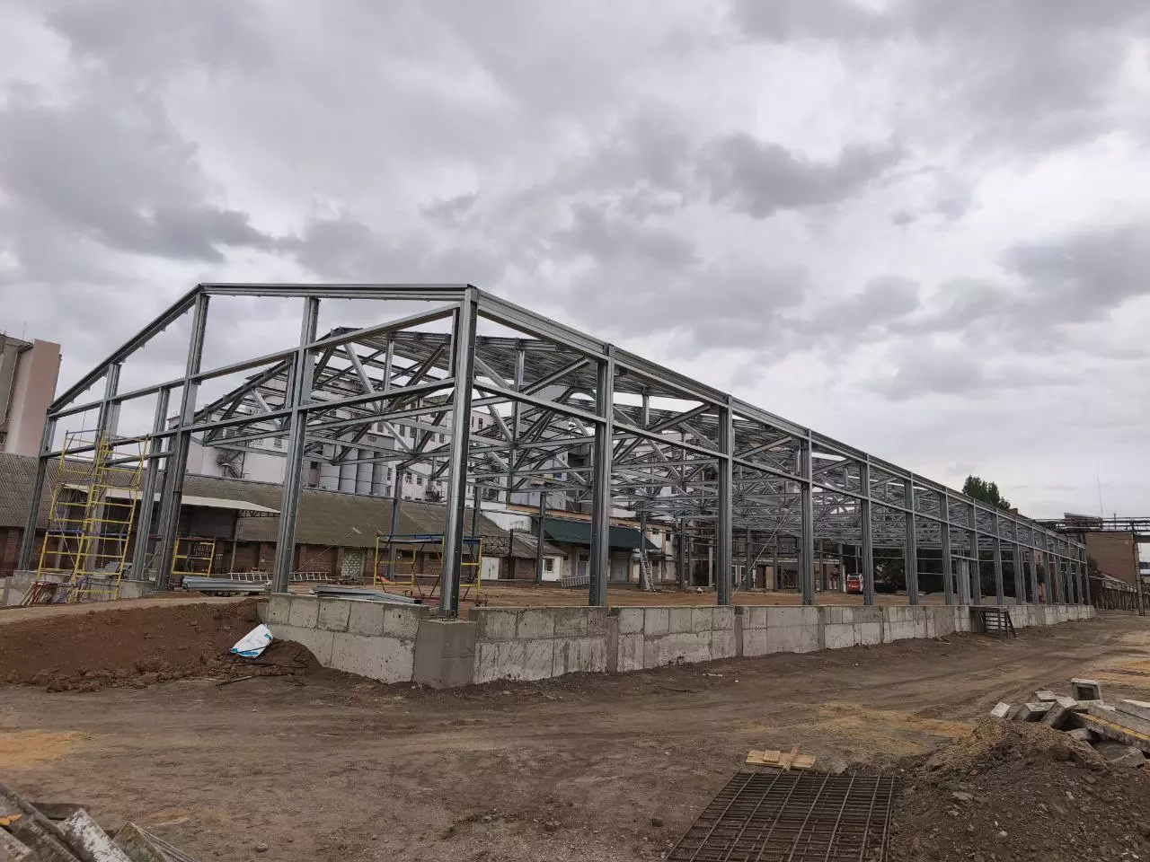 PK Vesta announces an order for a pre-engineered warehouse 20W x 74L x 4.3H made out of LSGF for storing food products in Lugansk, Russia